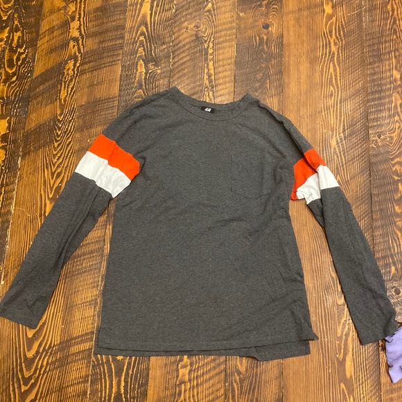 H and m long sleeve - Picture 1 of 3
